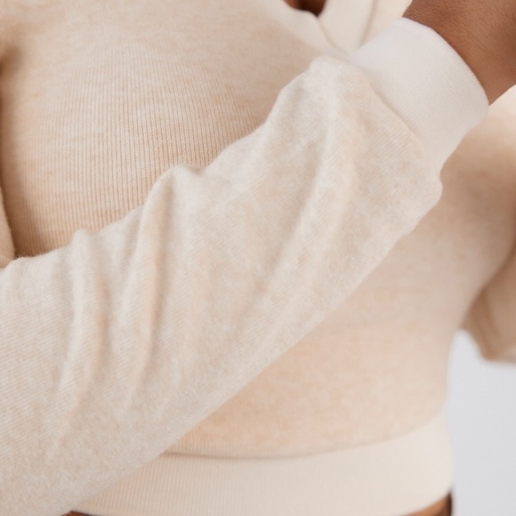 Klassy Network Knit Long Sleeve V Neck Crop Brami Cream L NWT - Picture 4 of 5